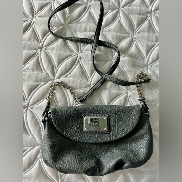 Small grey Nine West crossbody bag - Picture 1 of 4